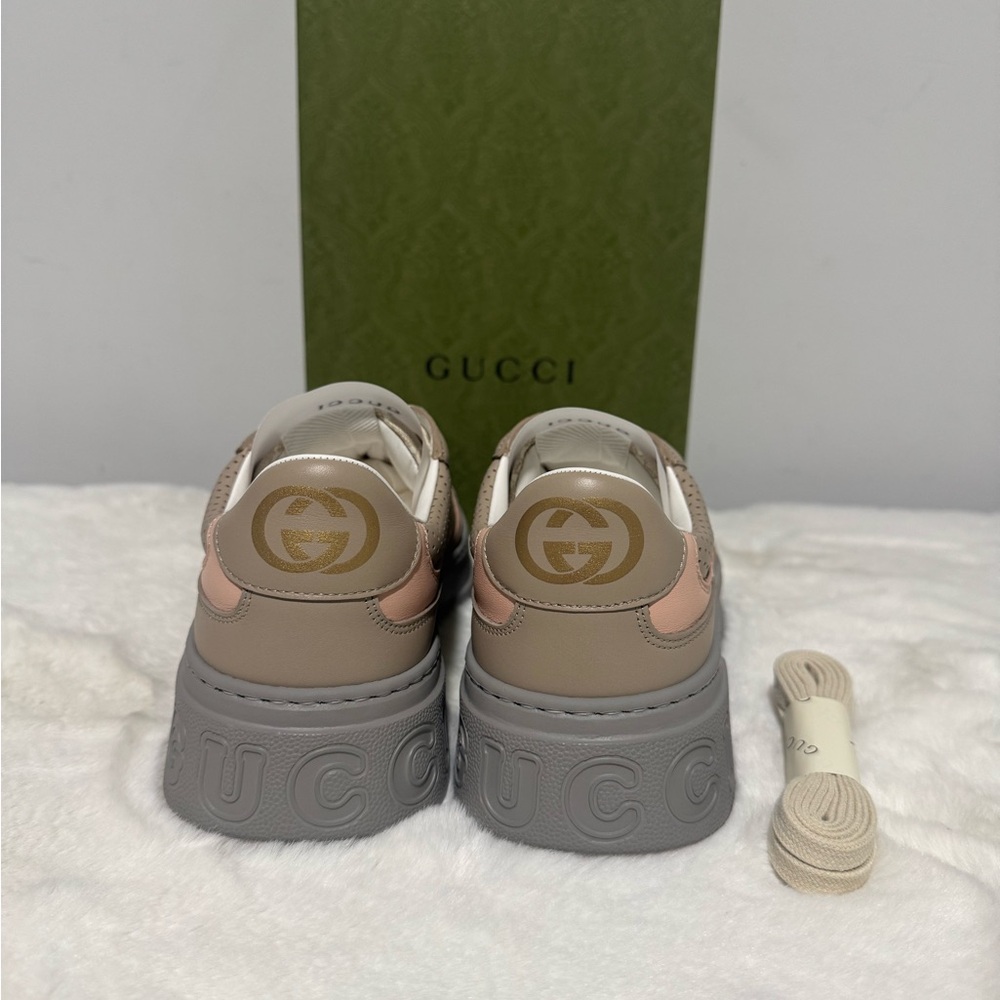 Gucci Women's Beige and Pink Logo Sneakers - Picture 3 of 5